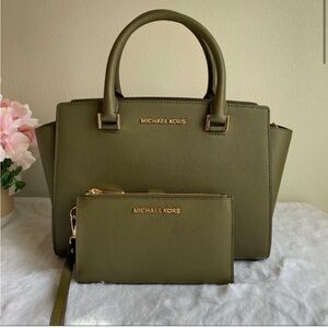 Michael Kors purse and wallet set